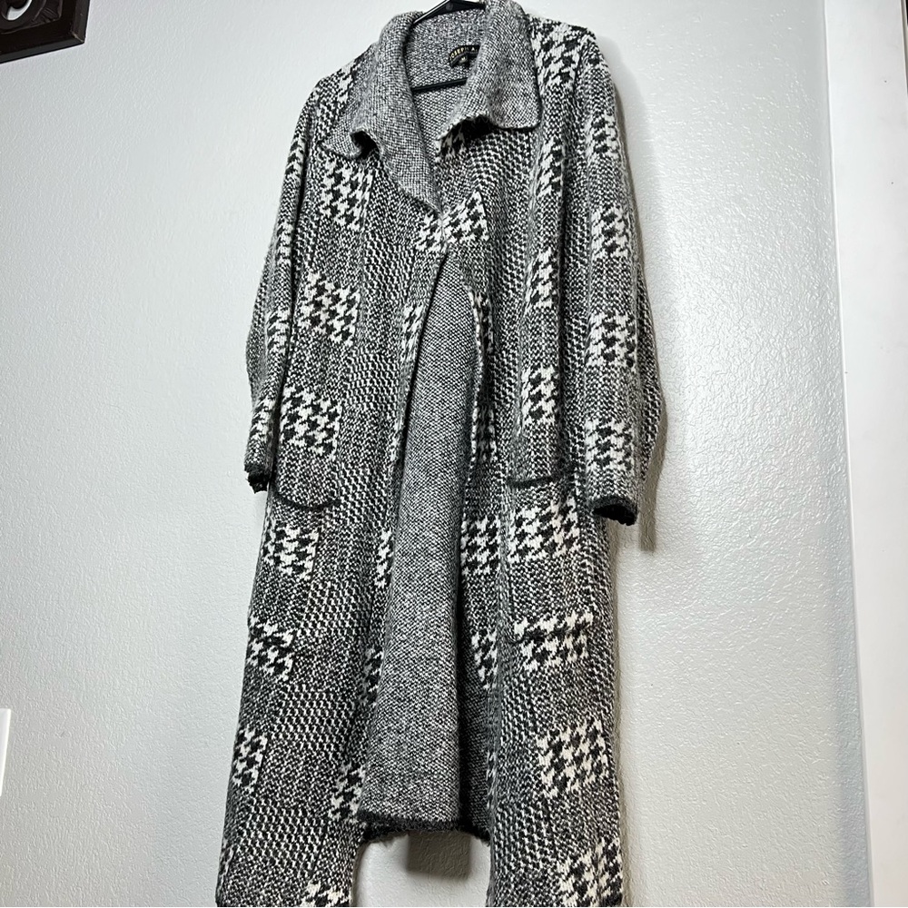 Long Soft Knit Fuzzy Houndstooth M Drape Cardigan